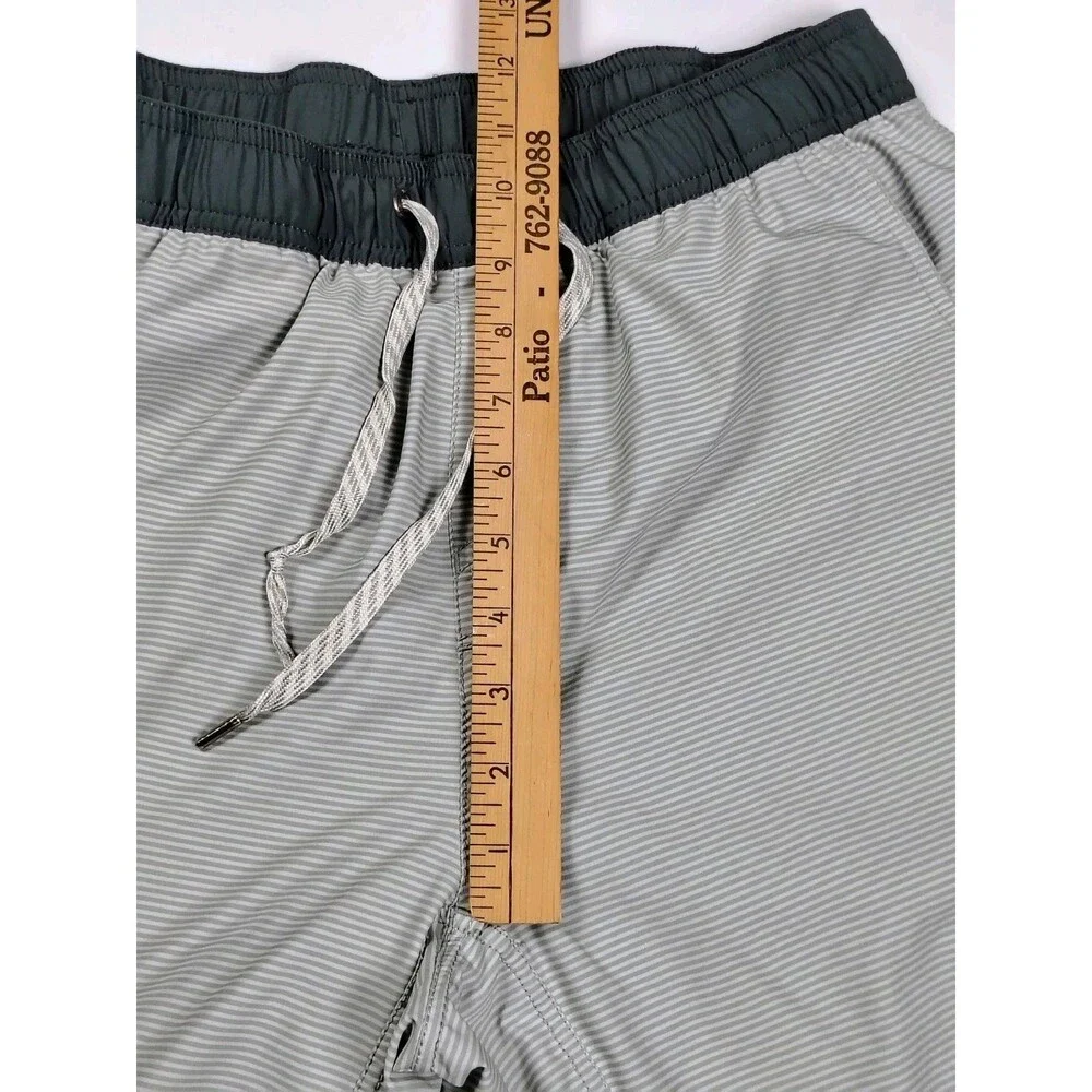 Vuori Kore Lined Shorts Men’s Large Gray Striped 7” Inseam Athletic